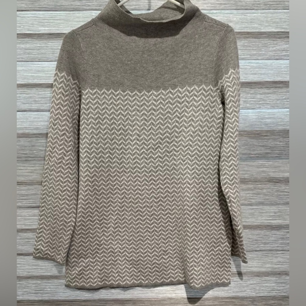 aspen sweater womens size XS gray mock neck soft knit pullover chevron stripes